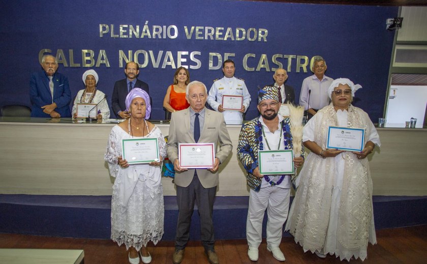 Dr. Cleber Costa homenagea oito personalidades com a entrega da Comenda Tia Marcelina