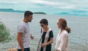 Maitê Proença e Adriana Calcanhotto aparecem juntas em viagem de réveillon