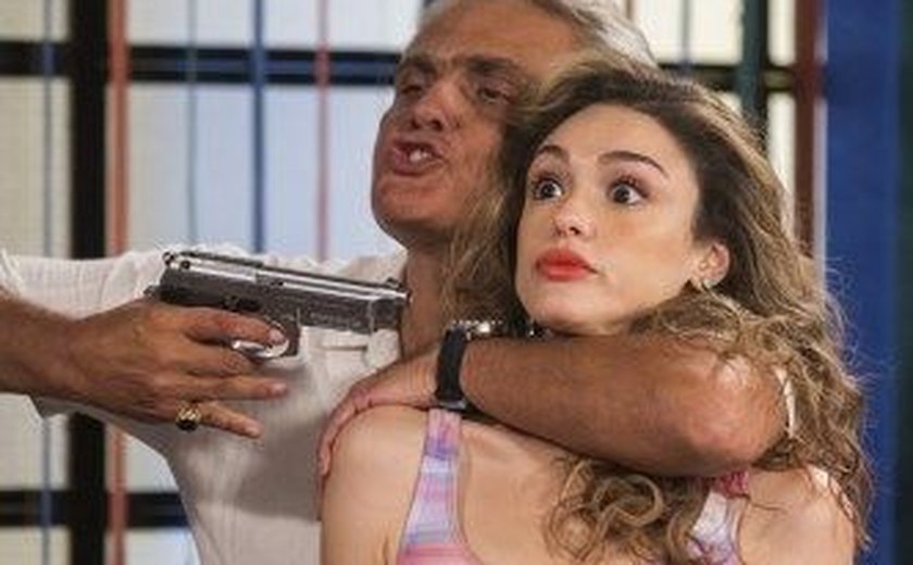 'Verão 90': Manuzita é sequestrada e tem arma apontada em sua cabeça