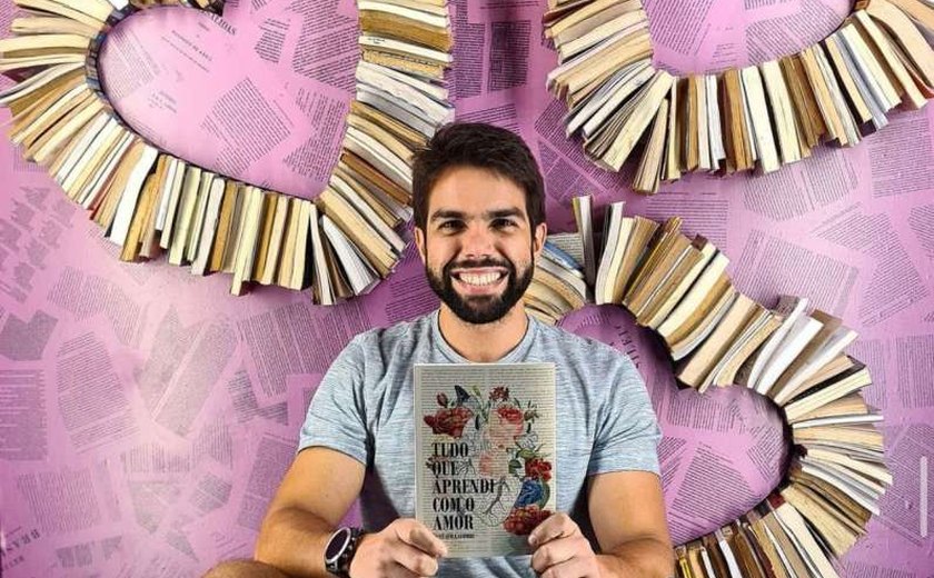Escritor carioca Gustavo Lacombe lança livro em Maceió