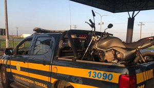 PRF detém homem por crime de trânsito e recupera moto roubada