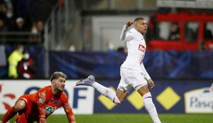 Mbappé marca três gols e PSG avança às oitavas da Copa da França