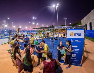 Moradores comemoram revitalização de praça no Osman Loureiro