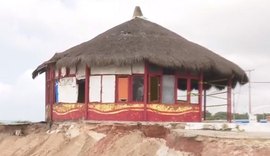 Barraca é interditada na Praia do Sobral, em Maceió, e deve ser demolida