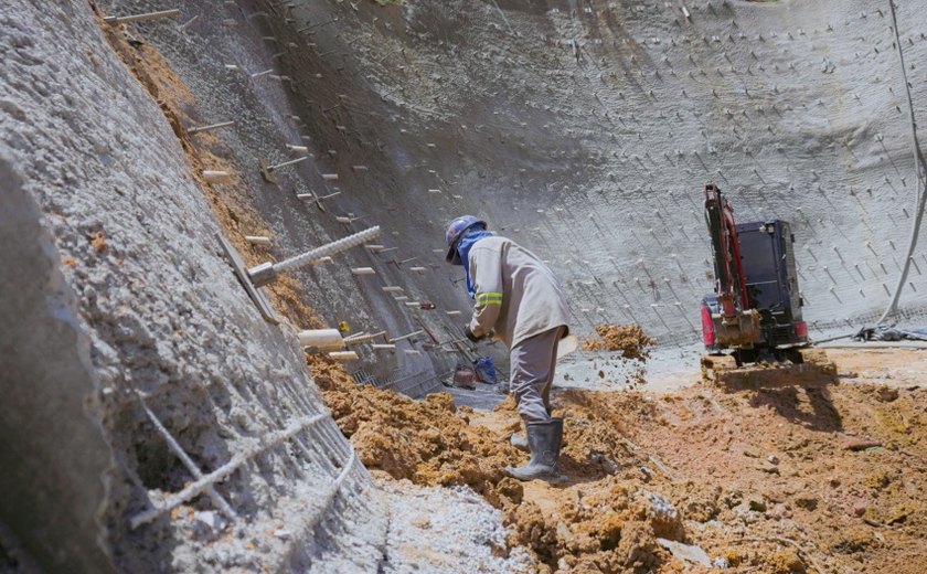 Obra de contenção em encosta do São Jorge entra na reta final