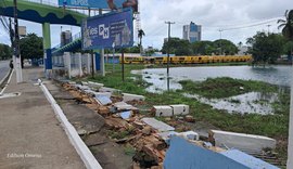 Maceió: parte do muro do Cepa desaba após forte chuvas
