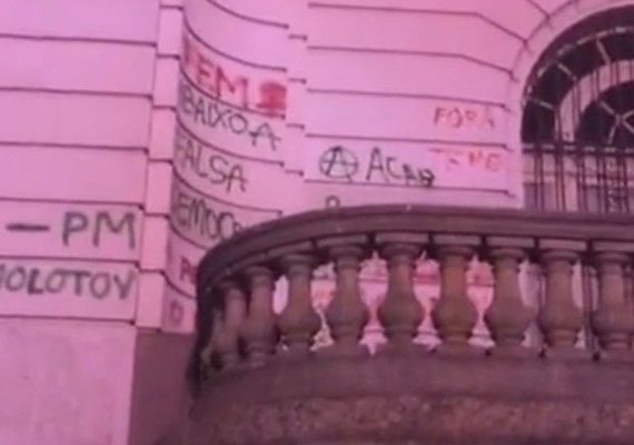 Após protesto contra PEC 241, quatro pessoas são detidas no Centro do Rio