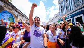 Milhares de mulheres caminham em apoio à reeleição de Paulo Dantas