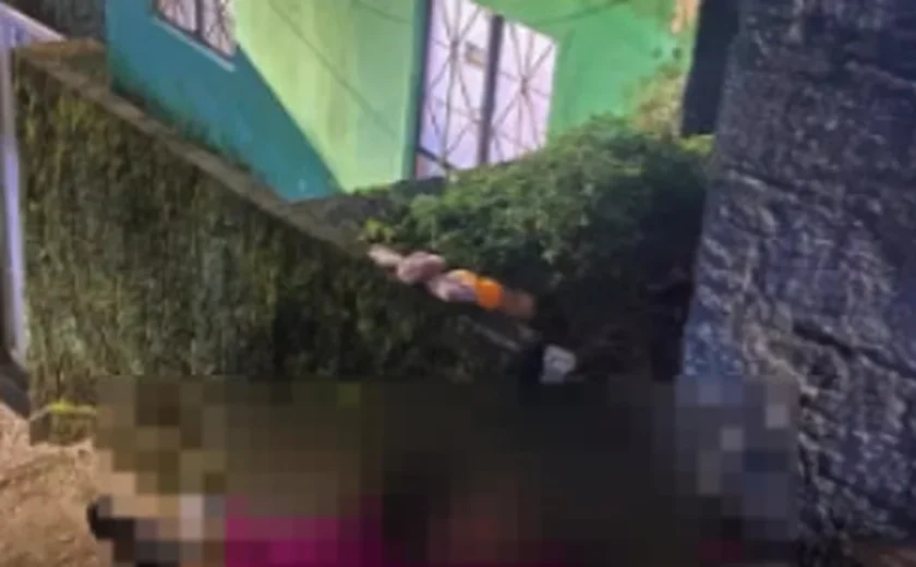 Dois jovens são mortos a tiros e outras duas pessoas ficam feridas em escadaria de grota no Ouro Preto