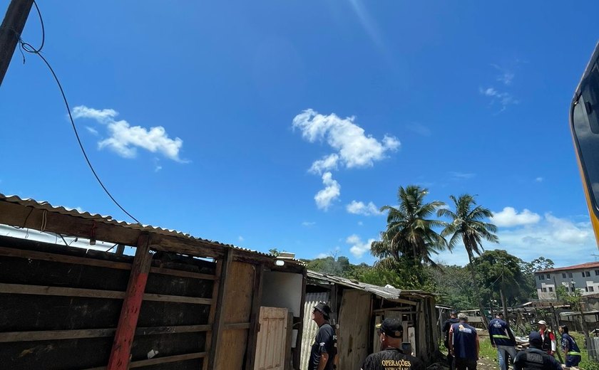 PC dá apoio a ação contra criatório irregular de animais na Santa Amélia
