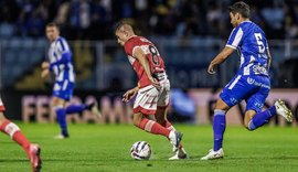 CRB perde com gol no final e é ultrapassado pelo Avaí na tabela