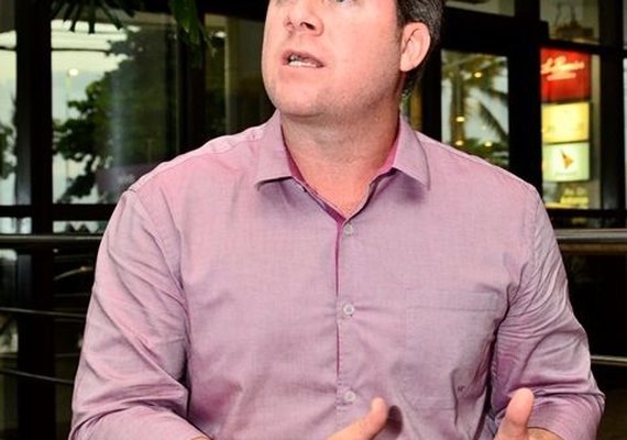 Maioria da bancada alagoana fica em silêncio sobre Bolsonaro