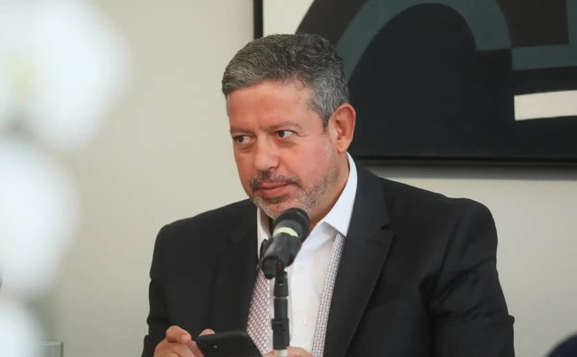 Arthur Lira exalta queda no preço da gasolina