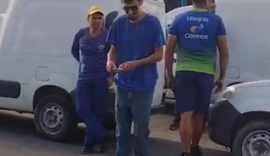 Protesto de terceirizados dos Correios bloqueia via no Distrito Industrial de Maceió