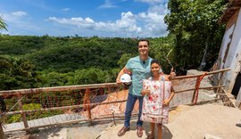 Prefeito JHC vistoria obra de contenção de encosta da parte alta de Maceió