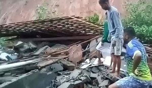 CBM/AL é acionado para salvamento de soterrados em deslizamento de barreira que atingiu uma casa em Coruripe