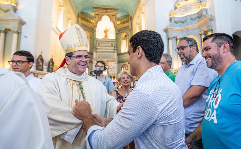 Prefeito JHC participa da posse canônica do arcebispo coadjutor Dom Alberto Breis