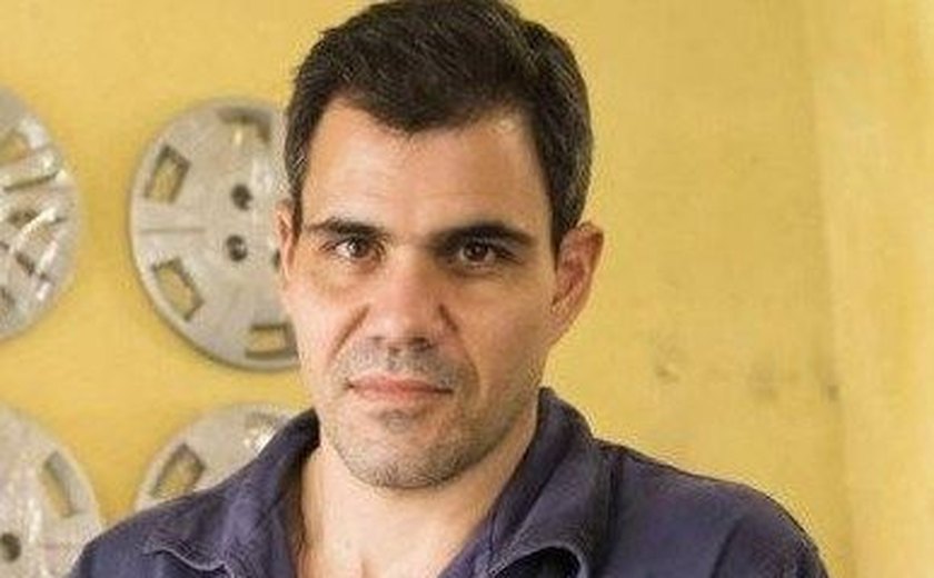 Magno deixa posto de gasolina e vira dono de oficina em 'Amor de Mãe'
