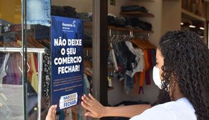 Dólar interrompe quedas e fecha praticamente estável