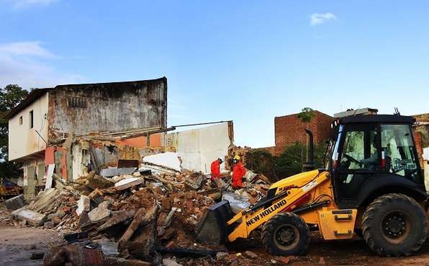 Dezesseis casas e onze edifícios foram demolidos no bairro Pinheiro