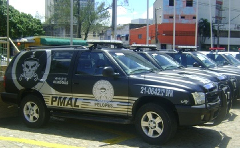 Após destruir vidros de veículo e ameaçar casal, homem é preso em Arapiraca