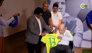 Entidades e clubes de futebol prestam homenagens a Zagallo
