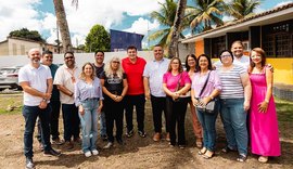 Prefeito Carlos concede aumento de 6,5% no piso salarial para servidores da educação de Rio Largo