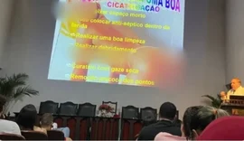 Médico usa foto de mulher nua em slide durante curso de emergência clínico-cirúrgica em Maceió