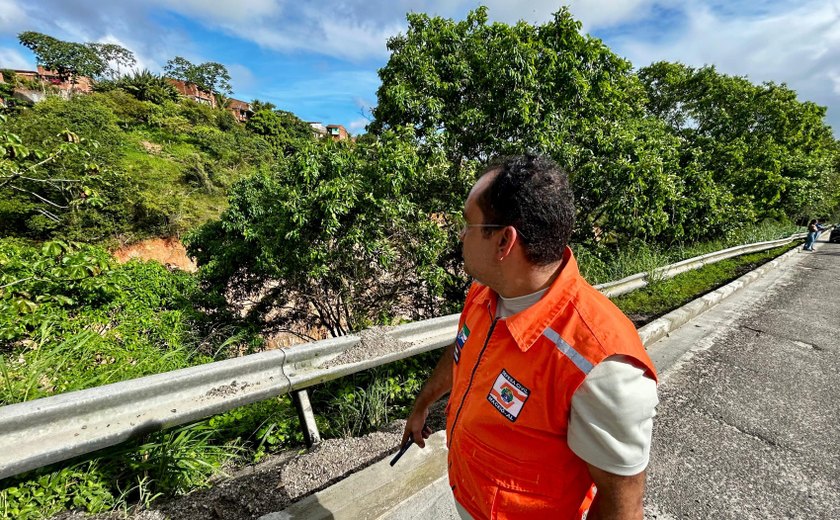 Defesa Civil de Maceió monitora Ladeira do Catolé para adotar medidas emergenciais