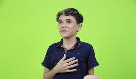 Cantor Arthurzinho viraliza nas redes ao participar de show de Gustavo Mioto