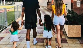 Mulher do alagoano Roberto Firmino, Larissa Pereira homenageia o jogador
