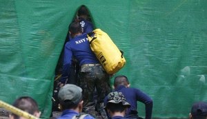 Quatro meninos são resgatados de caverna inundada na Tailândia
