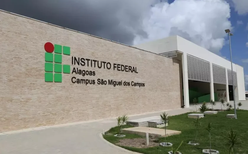 Ifal realiza seleção para professores substitutos em seis campi