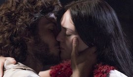 'Novo Mundo': Anna beija Joaquim e corre risco de ser flagrada por Thomas
