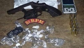 PM apreendem arma de fogo e drogas em conjunto residencial de Rio Largo