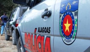 Homem é morto a tiros dentro de banheiro de bar