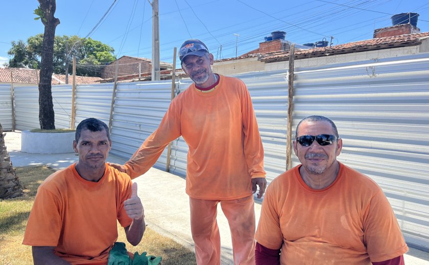 Trabalhadores transformam espaço abandonado em área de convivência pelo Brota na Grota
