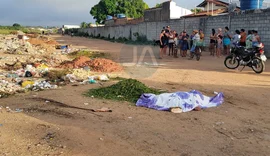 Corpo de jovem de 18 anos é encontrado com perfuração de arma de fogo em terreno de Arapiraca