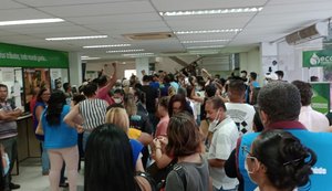 Justiça dá prazo de 24 horas para manifestantes desocuparem Semec em Maceió