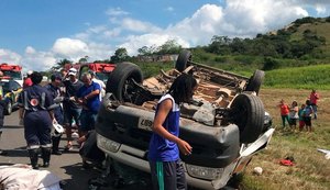 Van capota e deixa feridos em trecho da BR-324, em trecho no interior da Bahia