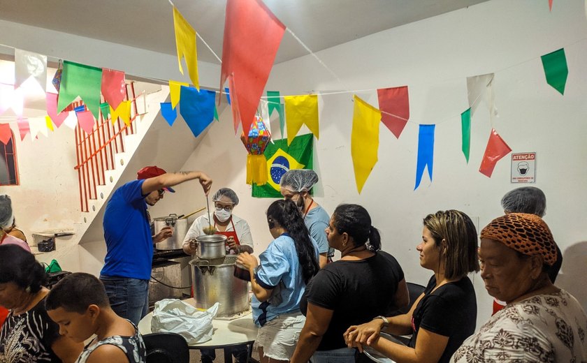 MST organiza Cozinha da Solidariedade para distribuir refeições às famílias atingidas pelas chuvas em Maceió