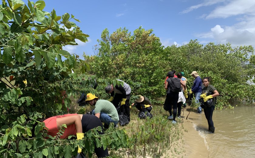 Parceria entre Alurb e instituições promove ação de limpeza na Lagoa Mundaú