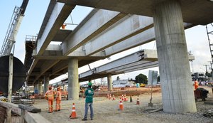 Obra do viaduto da PRF avança