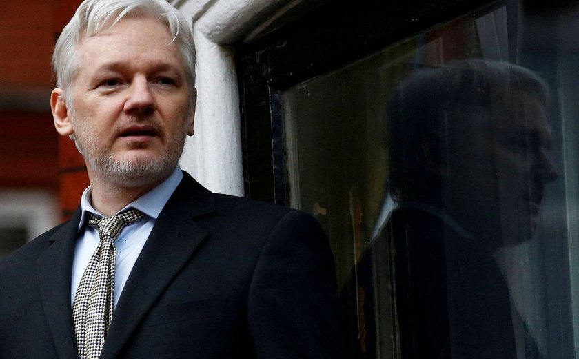Equador concede cidadania ao fundador do WikiLeaks, Julian Assange