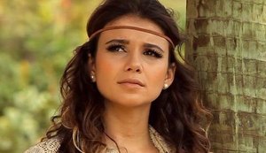 Paula Fernandes passa por cirurgia no olho