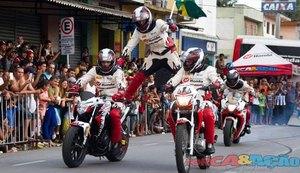 Motociclistas profissionais da Equipe Força e Ação se apresentam em Coruripe