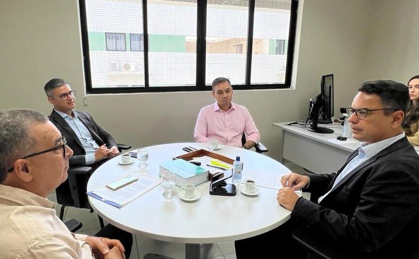 Realização de concurso público pela Semurb foi discutida durante reunião no MP/AL