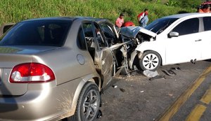 Colisão entre carros deixa feridos em Joaquim Gomes