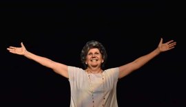Museóloga Cármen Lúcia Dantas conduz visita guiada especial ao Teatro Deodoro