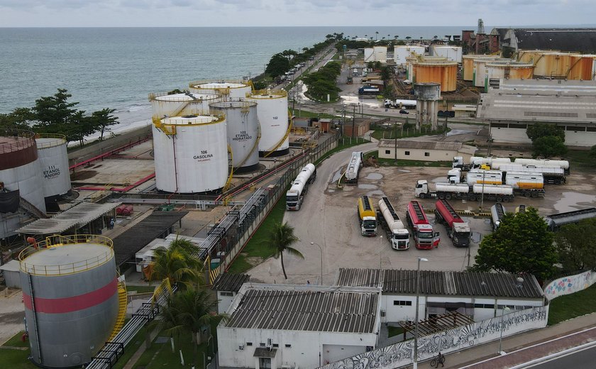Tanques põem em risco moradores da Pajuçara
